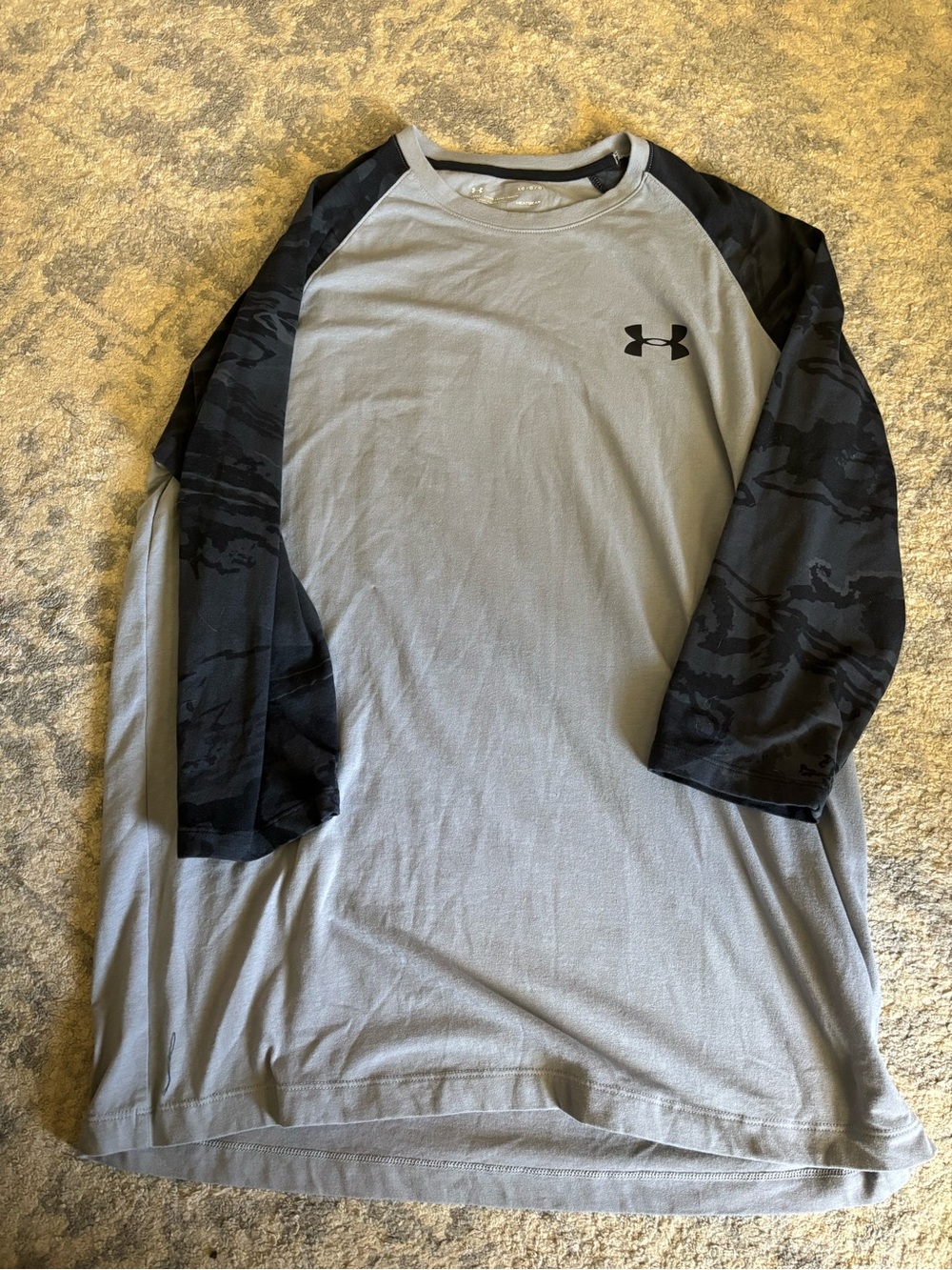 Under Armour Men’s Gray Raglan Sleeve Shirt with Black Camo Sleeves
